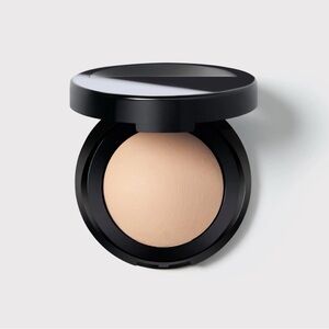 Laura Geller Baked Blurring + Setting Powder in Porcelain